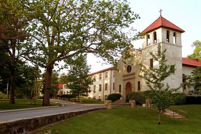 圣安德鲁中学 St.Andrew's-Sewaanee School