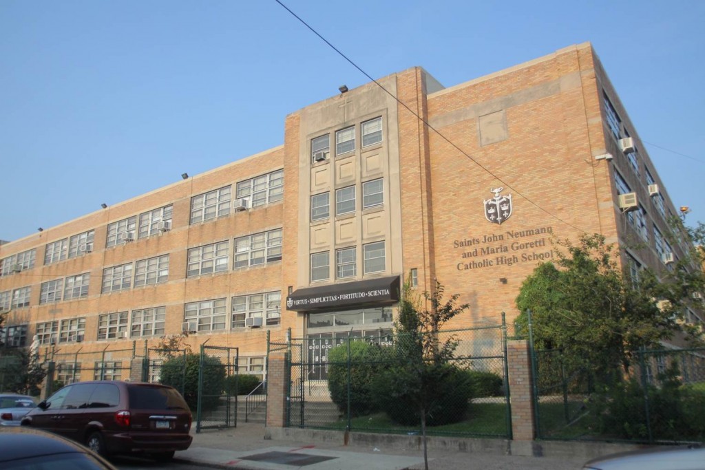 Saints Neumann & Goretti High School   圣徒诺伊曼&戈雷蒂高中